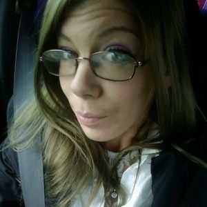 Meet your Posher, Ellenor